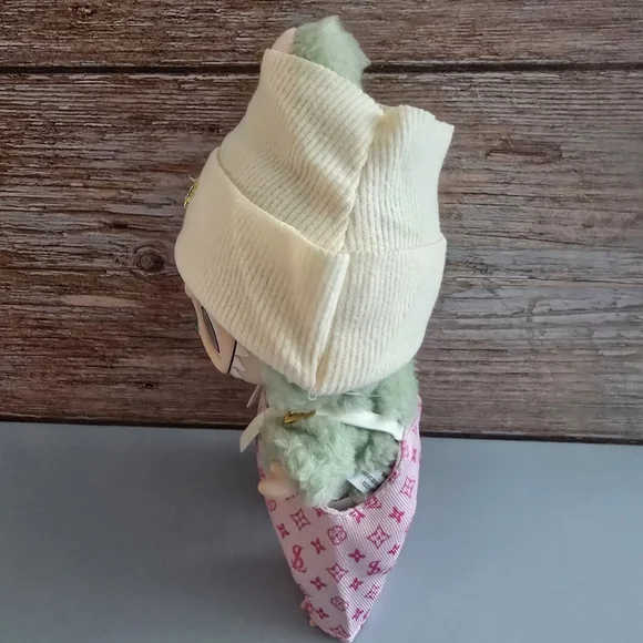 Fashion Designer Outfit - Picture 3 of 3